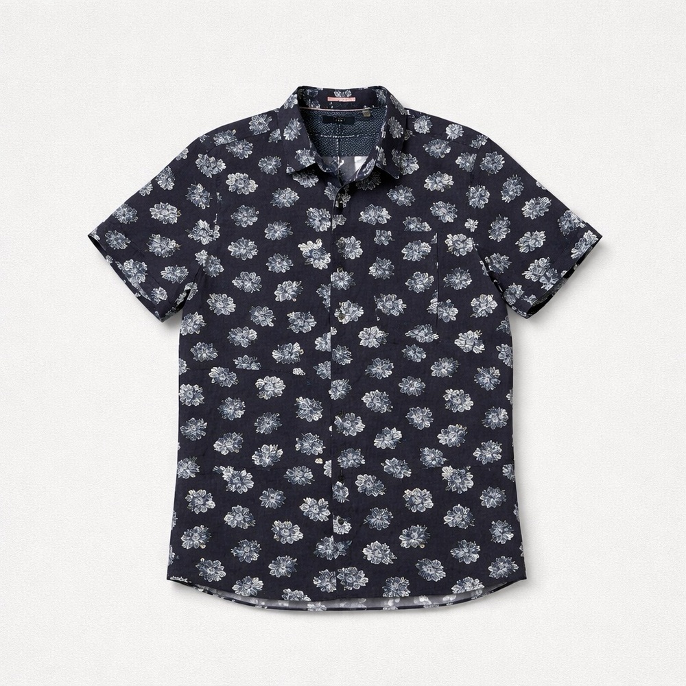 Ted Baker London men’s button-up shirt
Size 5 (Ted Baker sizing = Large)